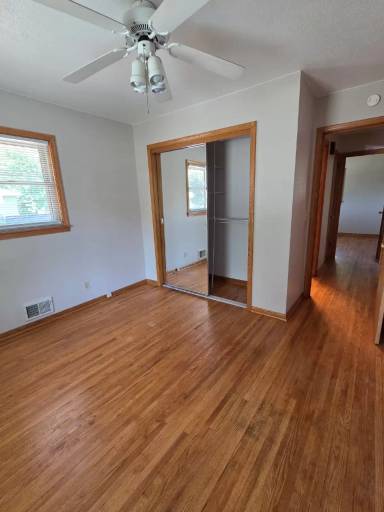 Main picture of 401 46th Ave NE