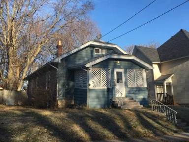 Main picture of 826 Hovey Ave