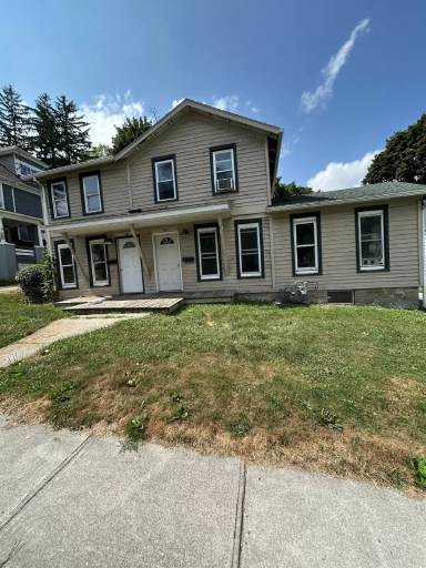 Main picture of 105 Main St S