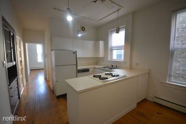 Main picture of 1911 W Belmont Ave