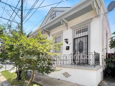 Main picture of 1502 Spain St