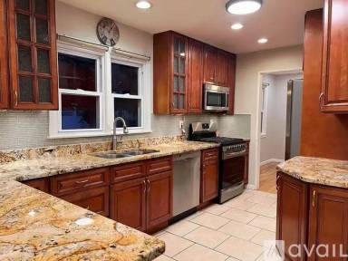 Main picture of 21 Hahn Ave