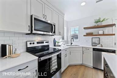 Main picture of 1162 W Ivywild St