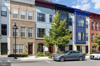 Main picture of 4558 Longfellow St