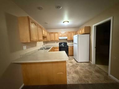 Main picture of 120 E 6th St