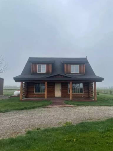 Main picture of 1084 E Moody Rd