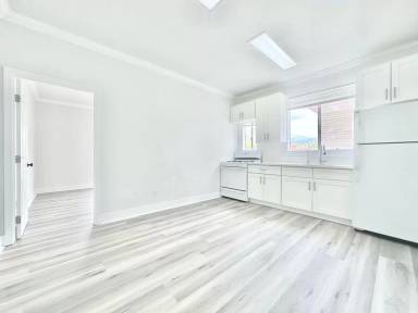 Main picture of 1444 W 28th St