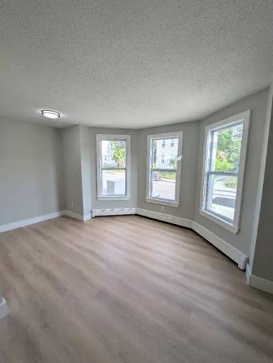 Main picture of 121 State St