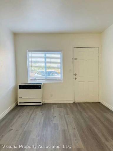 Main picture of 6217 S Victoria Ave