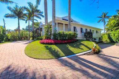 Main picture of 2150 Marina Dr