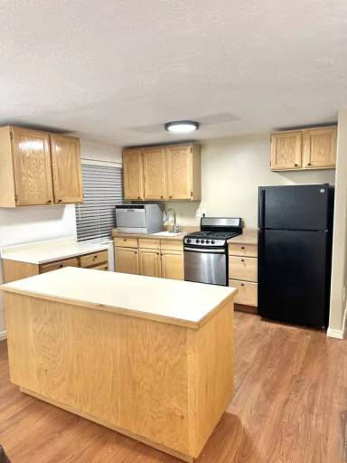 Main picture of 841 E Apple Park Way
