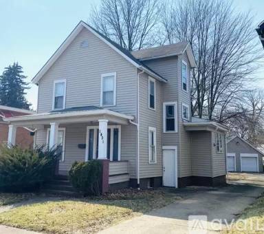 Main picture of 1421 Piper Ct NW