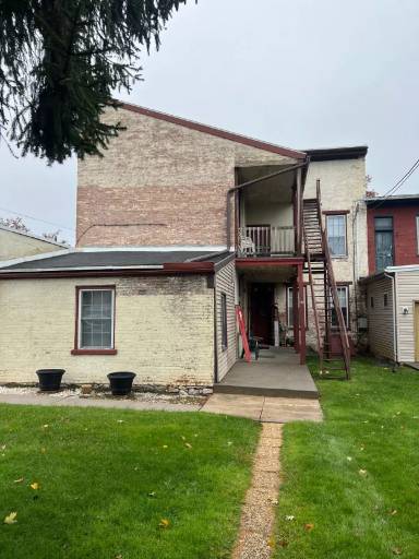 Main picture of 202 E Main St