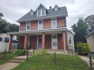 Main picture of 130 E 7th Ave