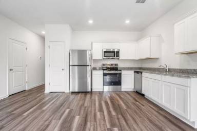 Main picture of 610 Jervis Way