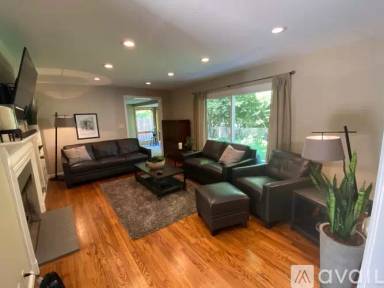 Main picture of 1123 N Niles Ave
