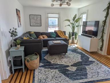Main picture of 1021 23rd Ave NE