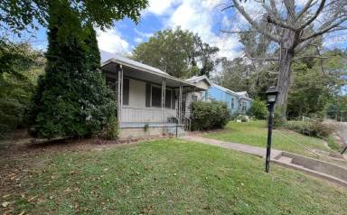 Main picture of 1106 Dwight Ave