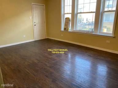Main picture of 4612 S Lake Park Ave