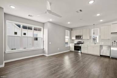 Main picture of Field House Condominiums