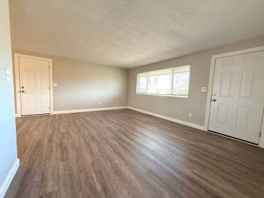 Main picture of 301 Lesher Dr