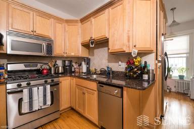 Main picture of 128 Magazine St