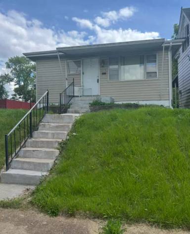 Main picture of 924 Elias Ave
