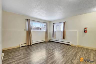 Main picture of 618 E 9th Ave