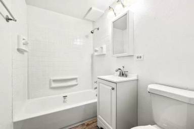Main picture of 5605 W Warren Ave