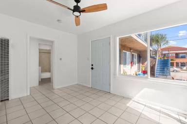 Main picture of 923 S Record Ave