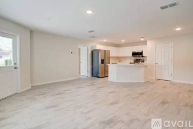 Main picture of 829 E Wildmere Ave