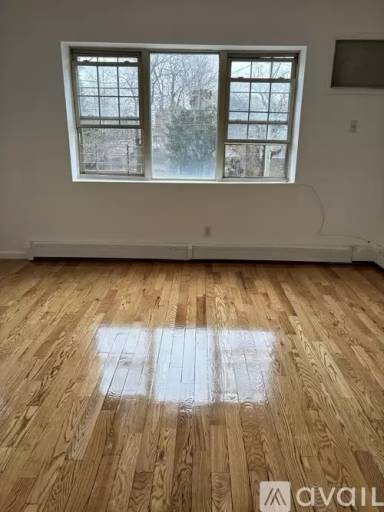 Main picture of 2905 Bronxwood Ave