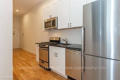 Main picture of 121 East 82nd St