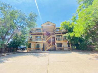 Main picture of 1137 Pleasant St