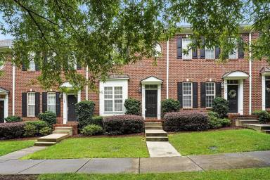 Main picture of 104 W Savannah Ridge Rd