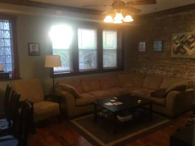 Main picture of 1713 W Belle Plaine Ave