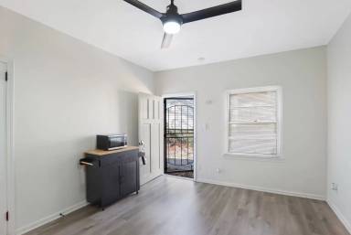 Main picture of 876 Custer St