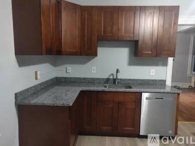 Main picture of 611 Center St