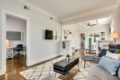 Main picture of 2839 W Lyndale St