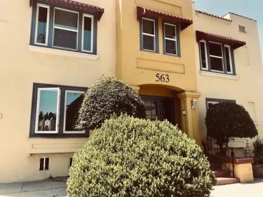 Main picture of 563 N Heliotrope Dr