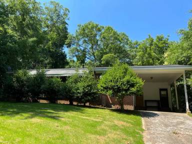 Main picture of 272 Arch St