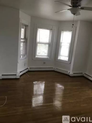 Main picture of 155 Centre St