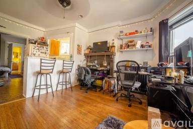Main picture of 27 E Willis St