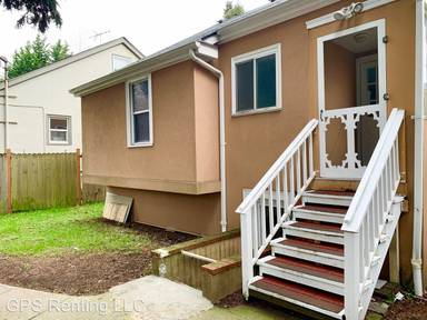 Main picture of 7812 Lake City Way NE