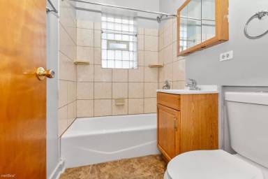 Main picture of 3014 W 63rd St