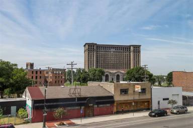 Main picture of 2100 Michigan Ave