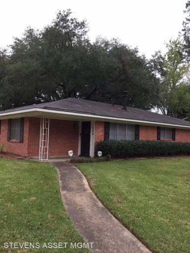 Main picture of 529 Yolanda Ln