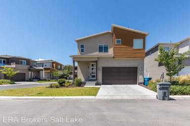 Main picture of Solstice at Waters Edge