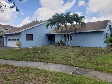 Main picture of 751 SW 98th Ave