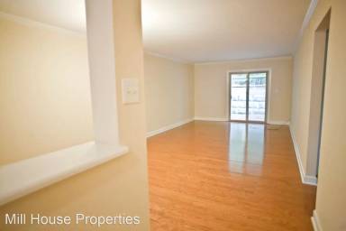 Main picture of 1513 E Franklin St